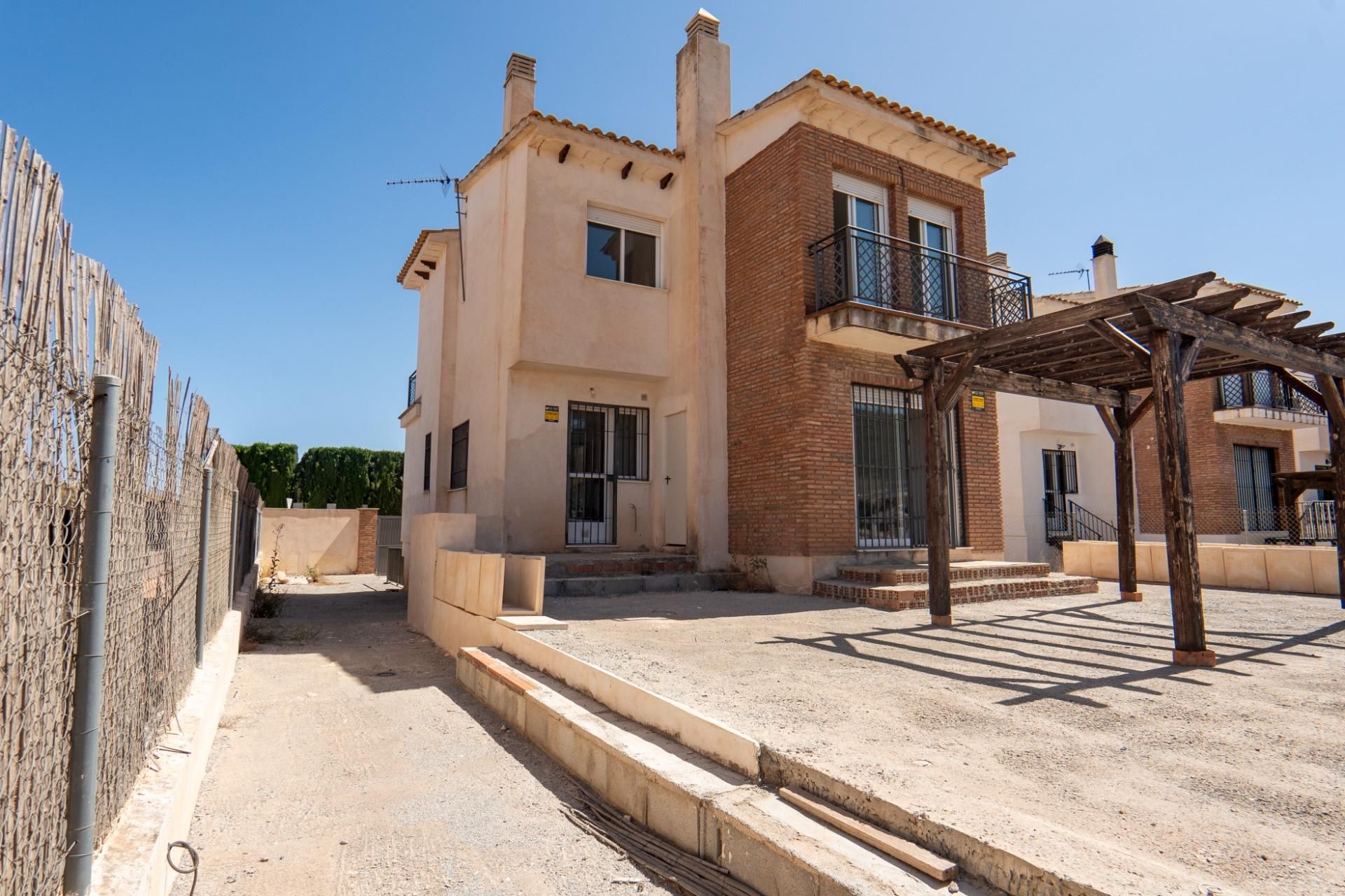 Vista exterior de Casa o xalet en venda en Dílar amb Calefacció, Jardí privat i Terrassa
