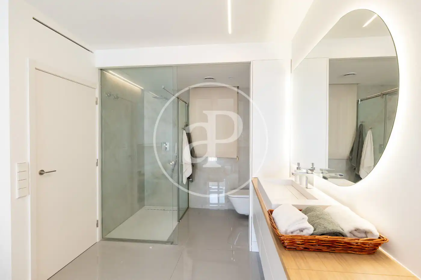 Bathroom of Flat for rent in Barcelona  with Air Conditioner, Heating and Terrace