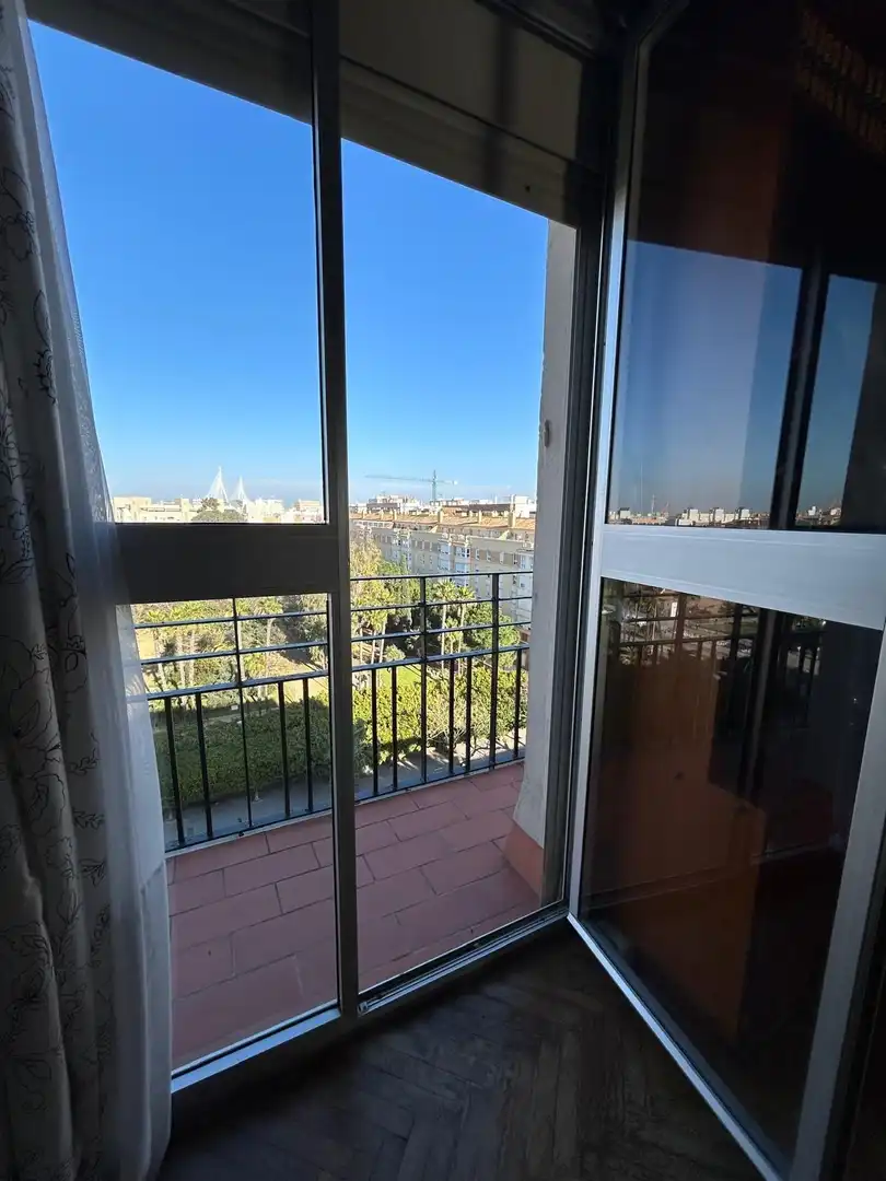 Vista exterior de Pis en venda en Cádiz amb Calefacció, Terrassa i Balcó