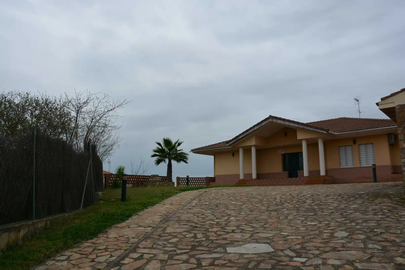 Vista exterior de Casa o xalet en venda en Medellín amb Aire condicionat, Calefacció i Jardí privat
