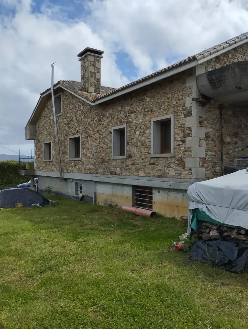 Vista exterior de Casa o xalet en venda en Coristanco amb Jardí privat, Terrassa i Balcó