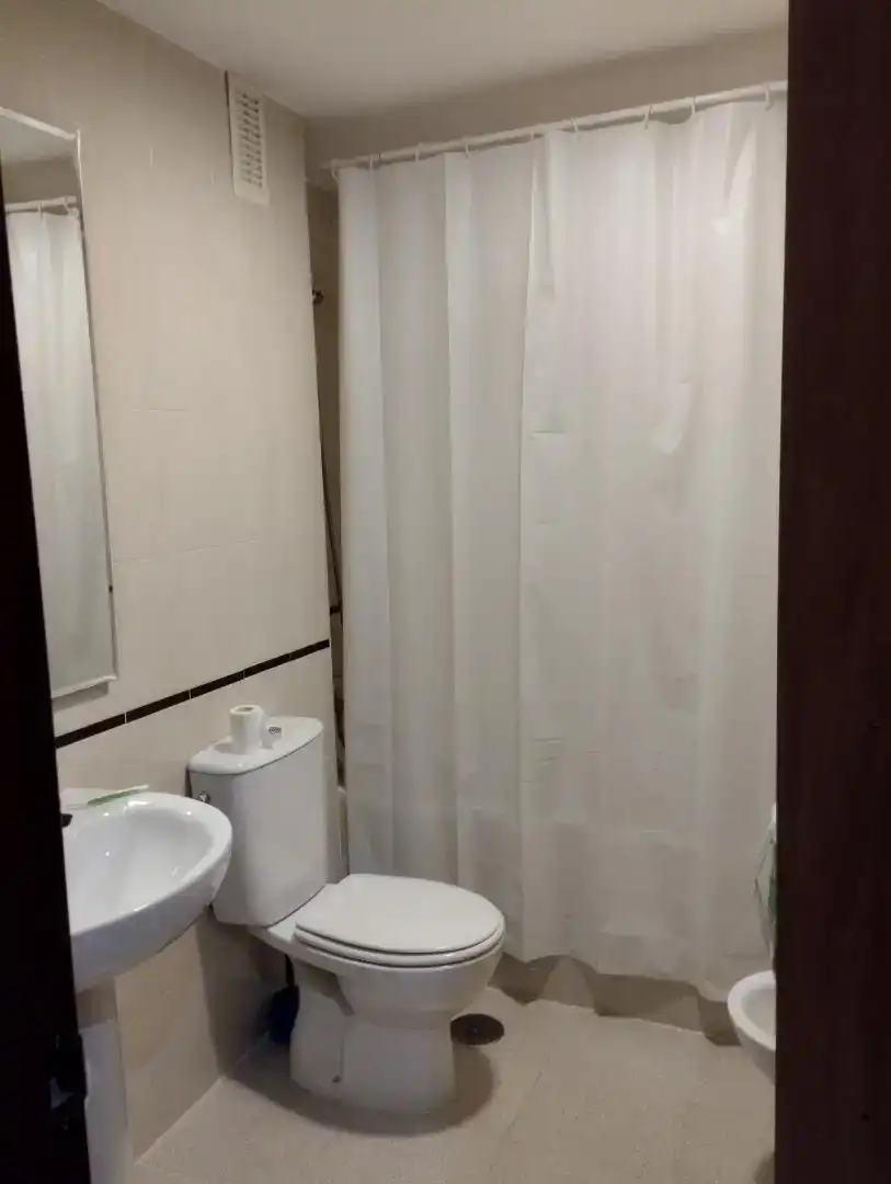 Baño de Piso para compartir en Aljamar
