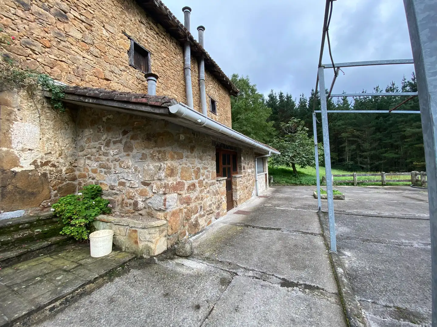 Exterior view of Houses for sale in Mañaria  with Private garden, Storage room and Furnished