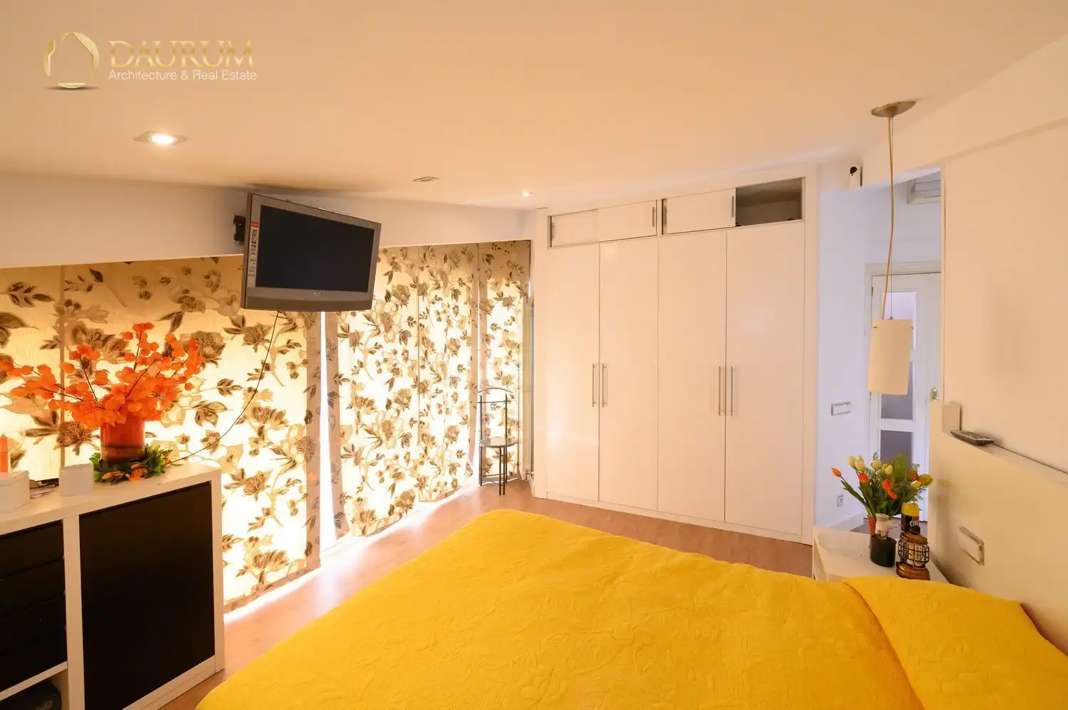 Habitación de Casa adosada en venta en Boadilla del Monte con Aire acondicionado, Calefacción y Jardín privado