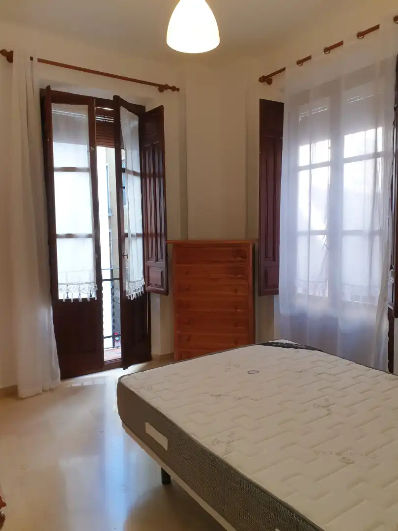 Habitación de Apartamento de alquiler en Granada con Calefacción y Amueblado