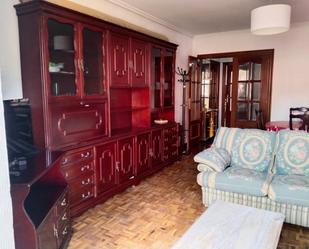 Sala d'estar de Pis en venda en Burgos Capital amb Calefacció, Parquet i Terrassa
