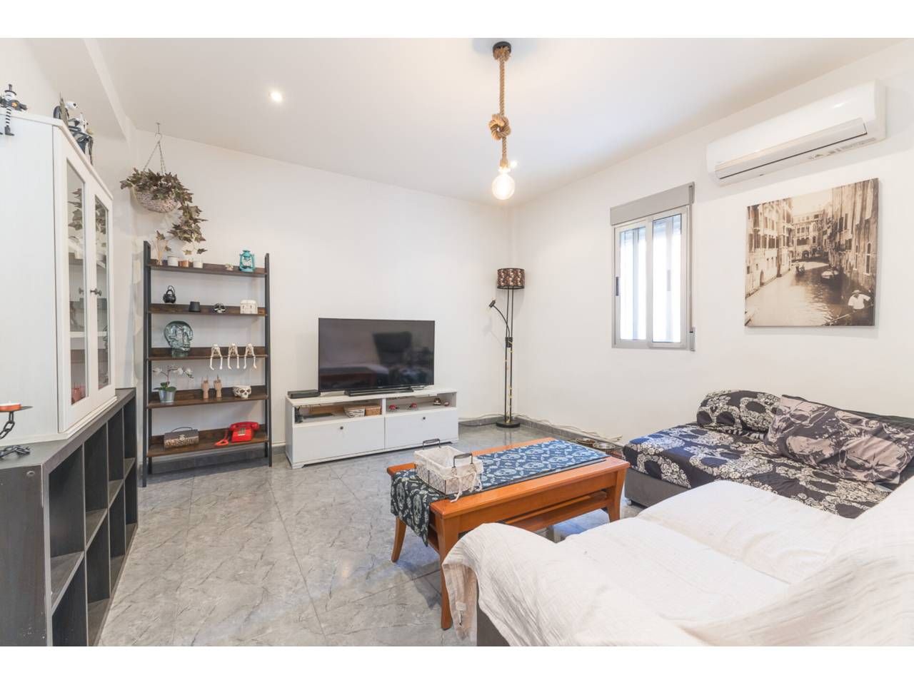 Sala d'estar de Pis en venda en  Valencia Capital amb Aire condicionat