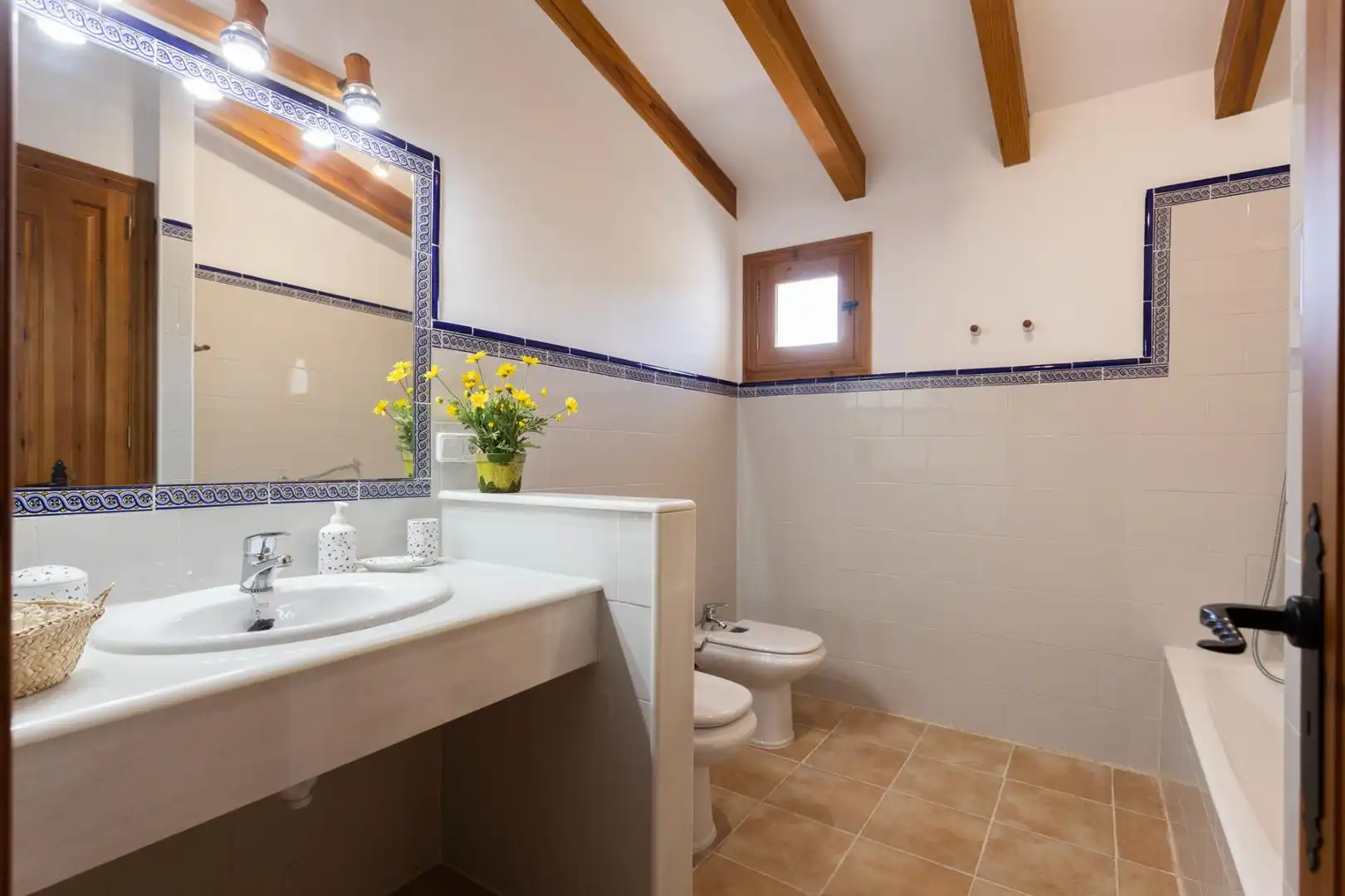 Baño de Finca rústica de alquiler en Selva con Jardín privado