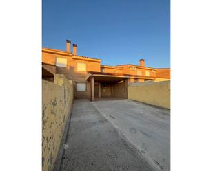 Vista exterior de Casa adosada en venda en Argés amb Terrassa