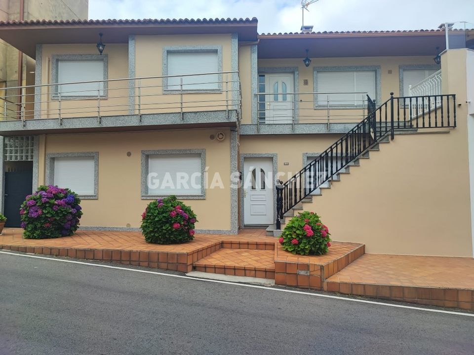 Exterior view of Single-family semi-detached for sale in Boiro  with Terrace, Storage room and Furnished