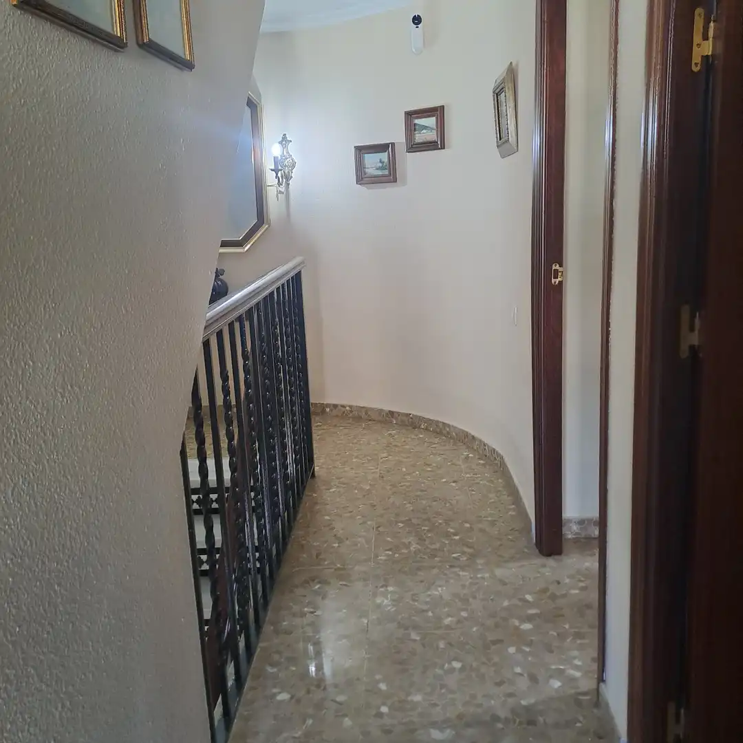 Casa adosada en venda en Dos Hermanas amb Aire condicionat, Traster i Piscina comunitària