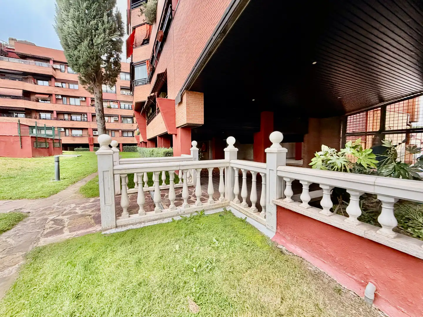 Vista exterior de Dúplex en venta en Leganés con Aire acondicionado, Calefacción y Jardín privado