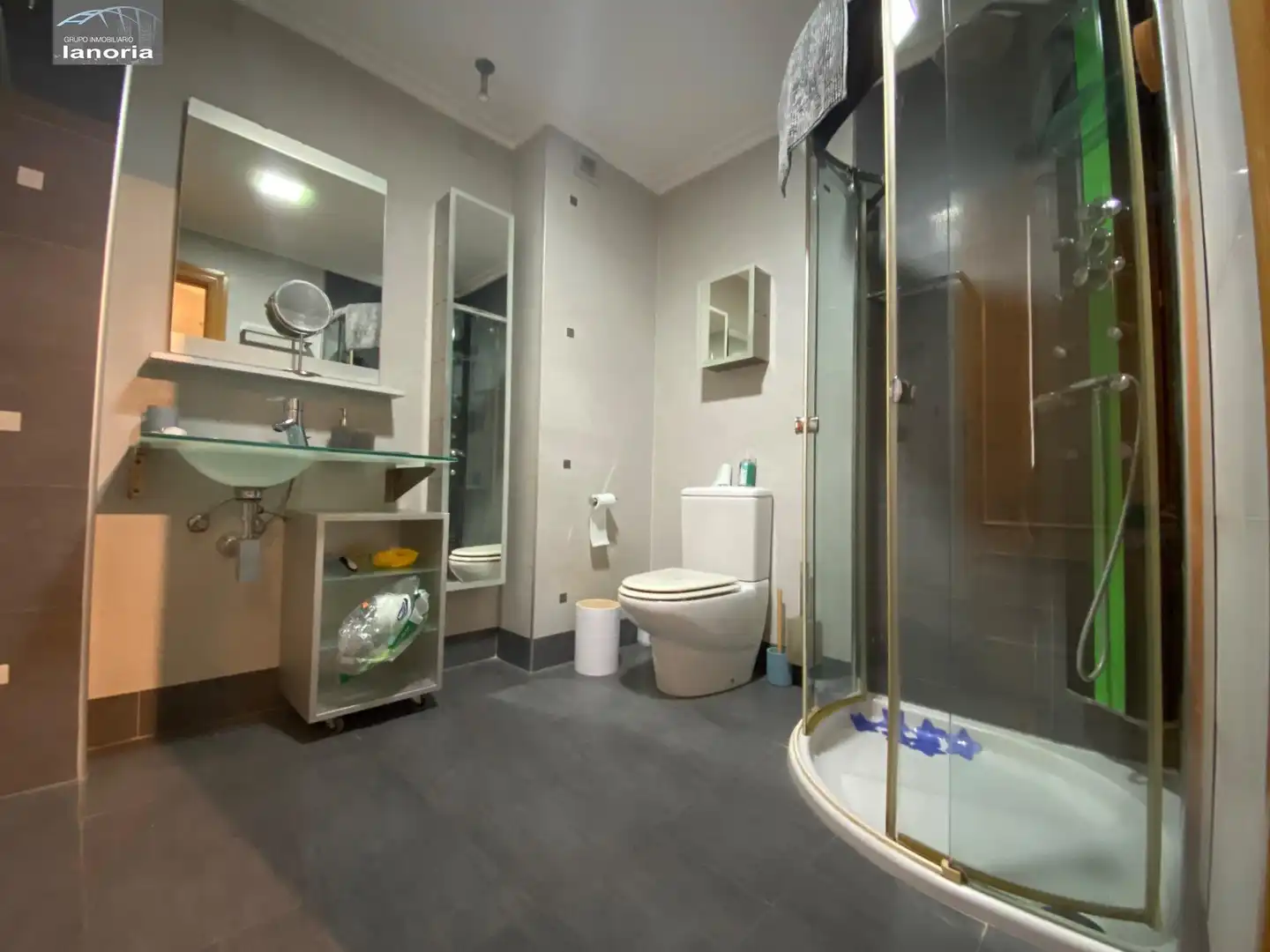 Baño de Ático en venta en Albacete con Calefacción, Terraza y Amueblado