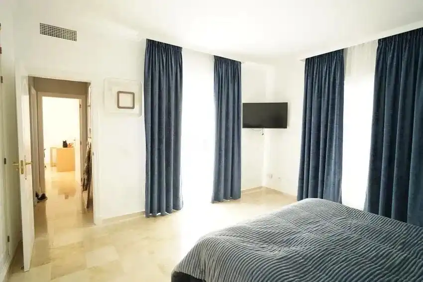Dormitori de Casa o xalet en venda en Marbella amb Aire condicionat, Calefacció i Jardí privat