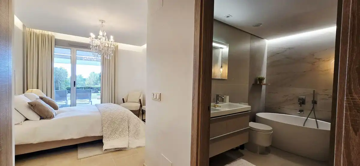 Bathroom of Flat for sale in Benahavís  with Air Conditioner, Terrace and Storage room