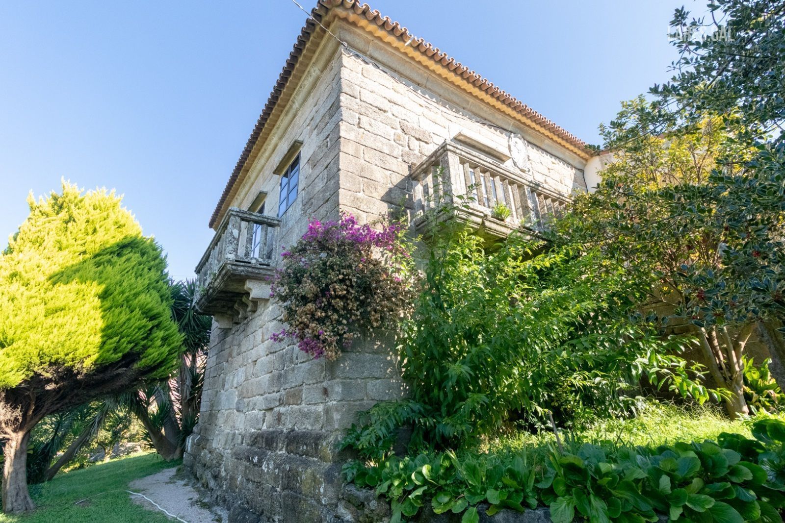 Vista exterior de Edifici en venda en Cangas 