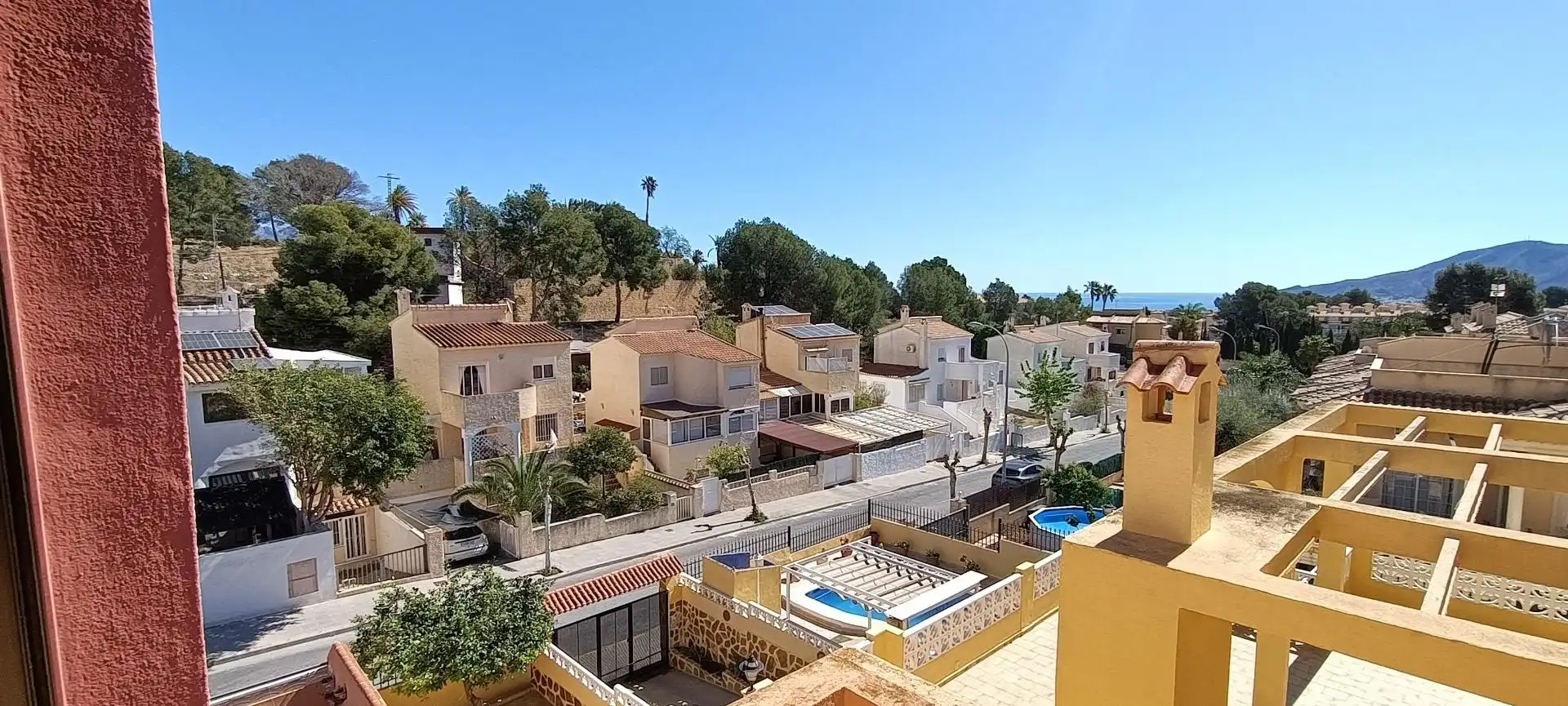 Vista exterior de Casa o chalet en venta en La Nucia con Aire acondicionado, Jardín privado y Terraza