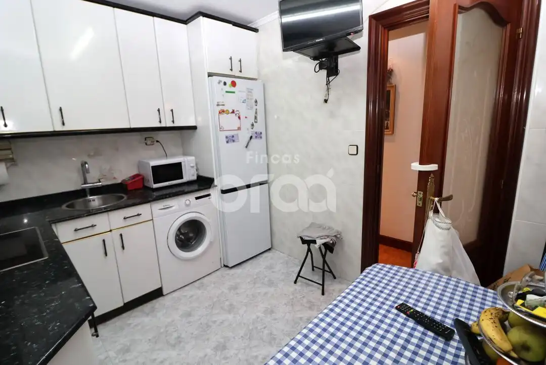 Cuina de Pis en venda en Santurtzi  amb Calefacció, Parquet i Moblat