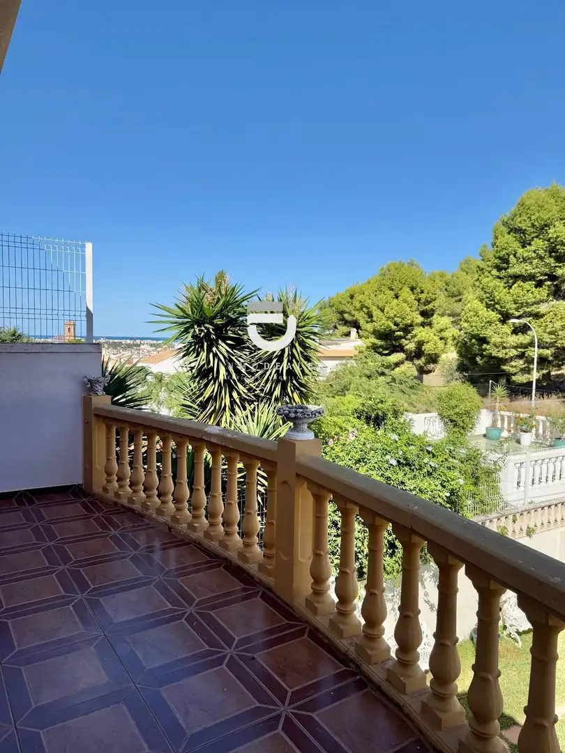 Terrassa de Casa o xalet en venda en Oliva amb Aire condicionat, Terrassa i Piscina