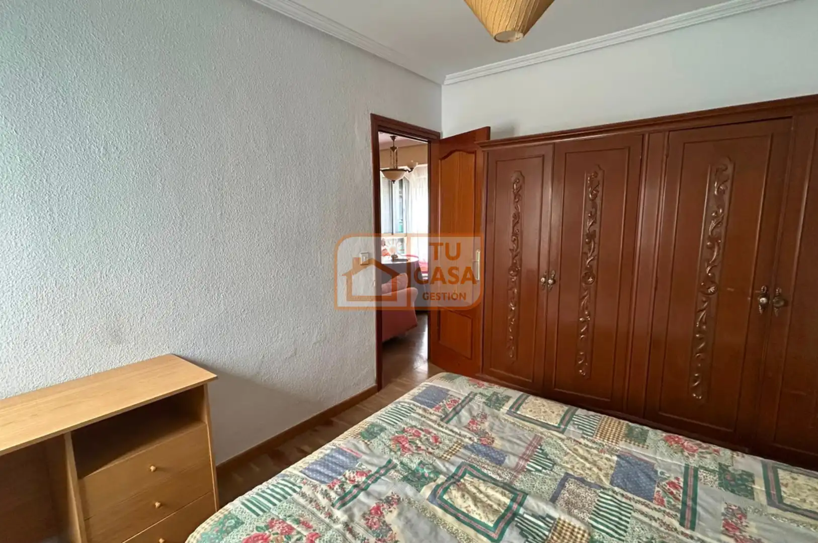 Dormitori de Pis de lloguer en Cáceres amb Aire condicionat, Calefacció i Parquet