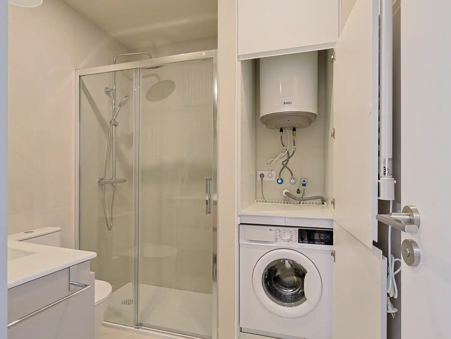 Baño de Piso de alquiler en Madrid con Calefacción y Balcón