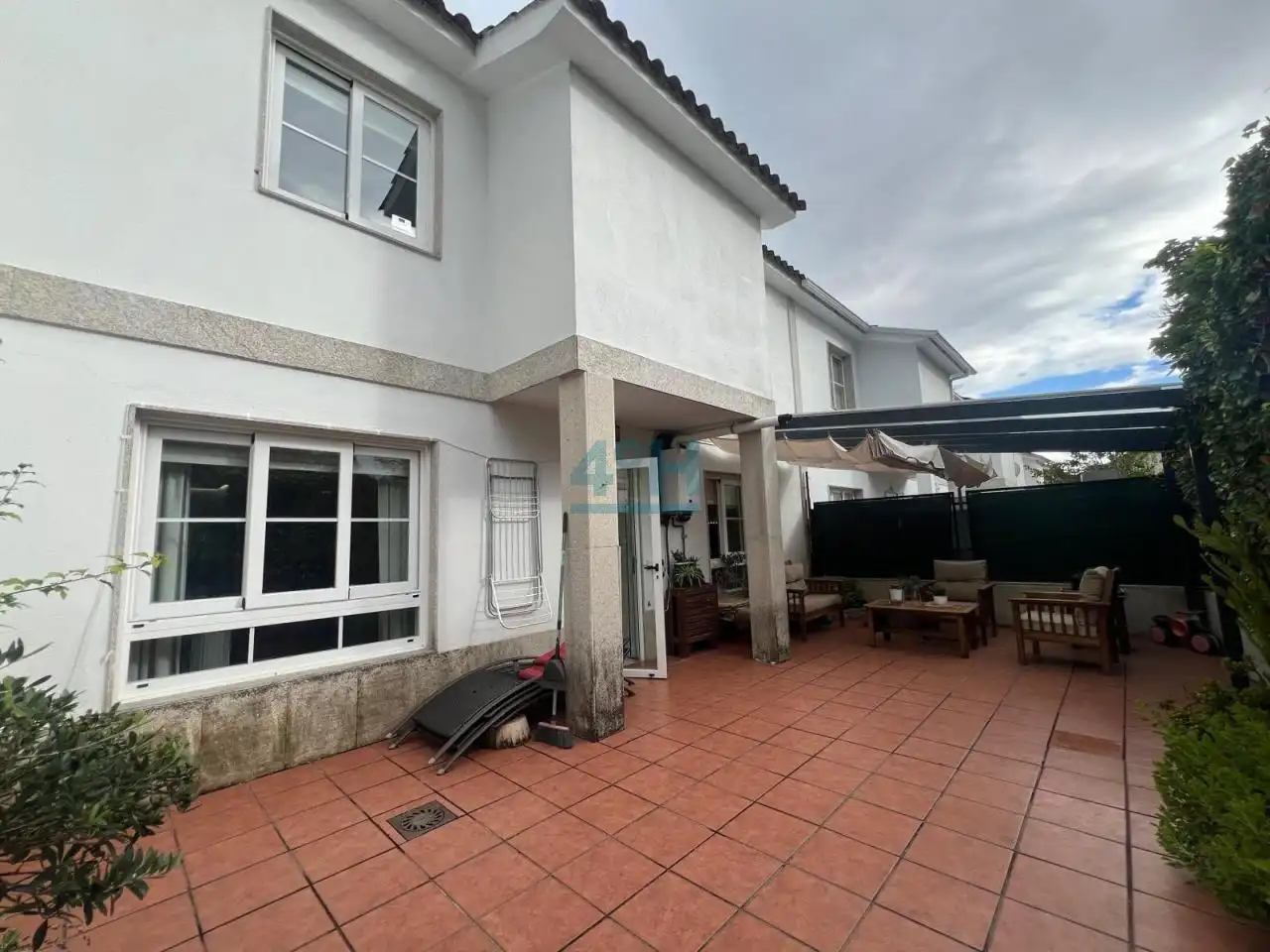 Vista exterior de Casa adosada en venta en Ourense Capital  con Calefacción, Jardín privado y Parquet