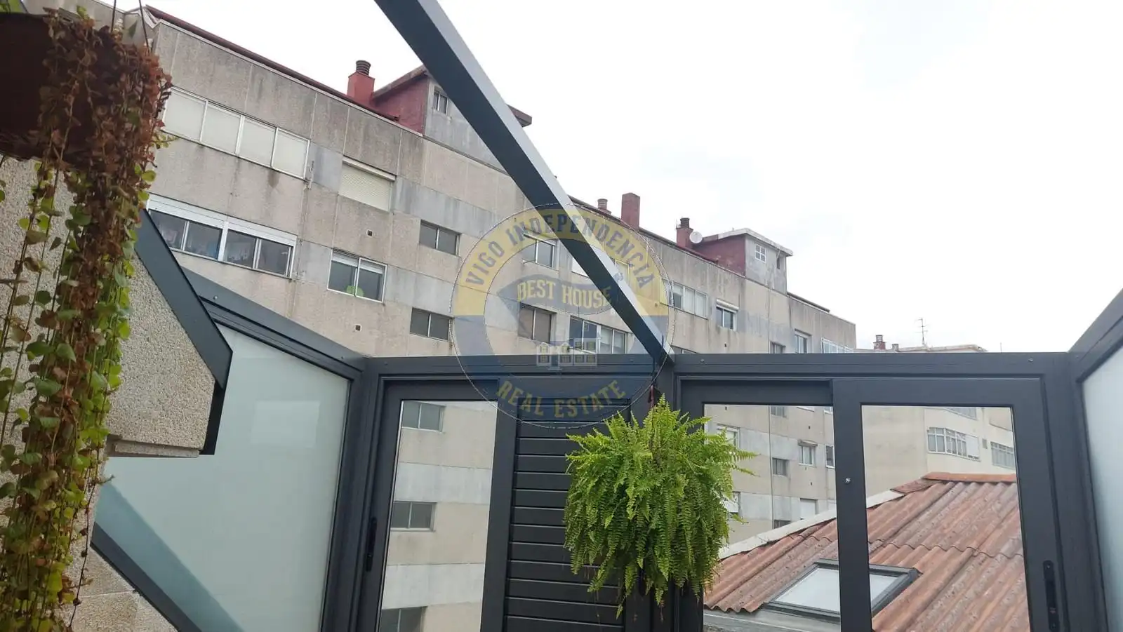 Terraza de Ático en venta en Vigo  con Calefacción, Parquet y Terraza