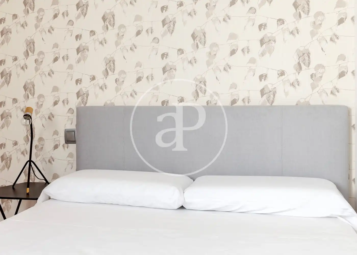 Flat for rent in Calle de Sta. María, Cortes - Huertas
