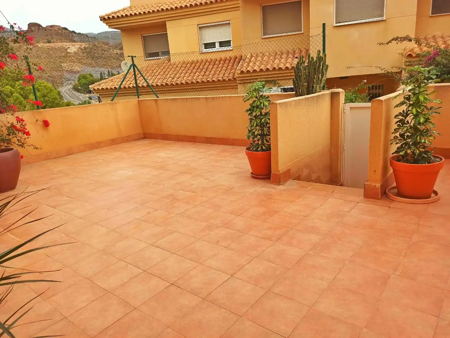 Terrasse von Einfamilien-Reihenhaus zum Verkauf in Vícar mit Klimaanlage und Terrasse