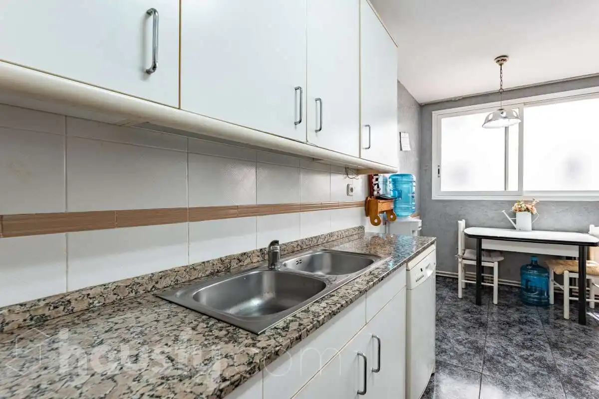 Cocina de Piso en venta en Barcelona con Aire acondicionado, Calefacción y Amueblado