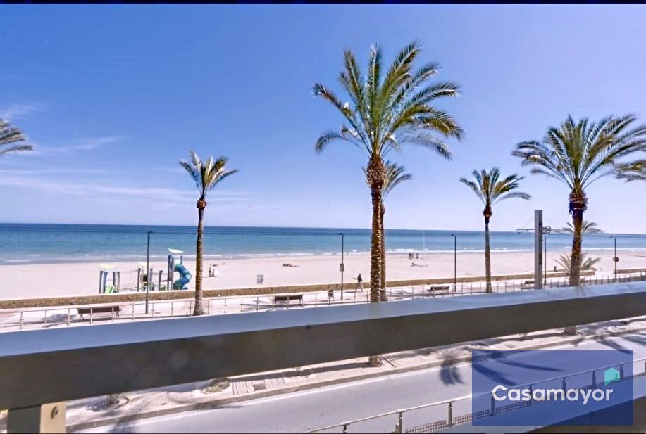 Vista exterior de Pis en venda en El Campello amb Aire condicionat, Calefacció i Jardí privat