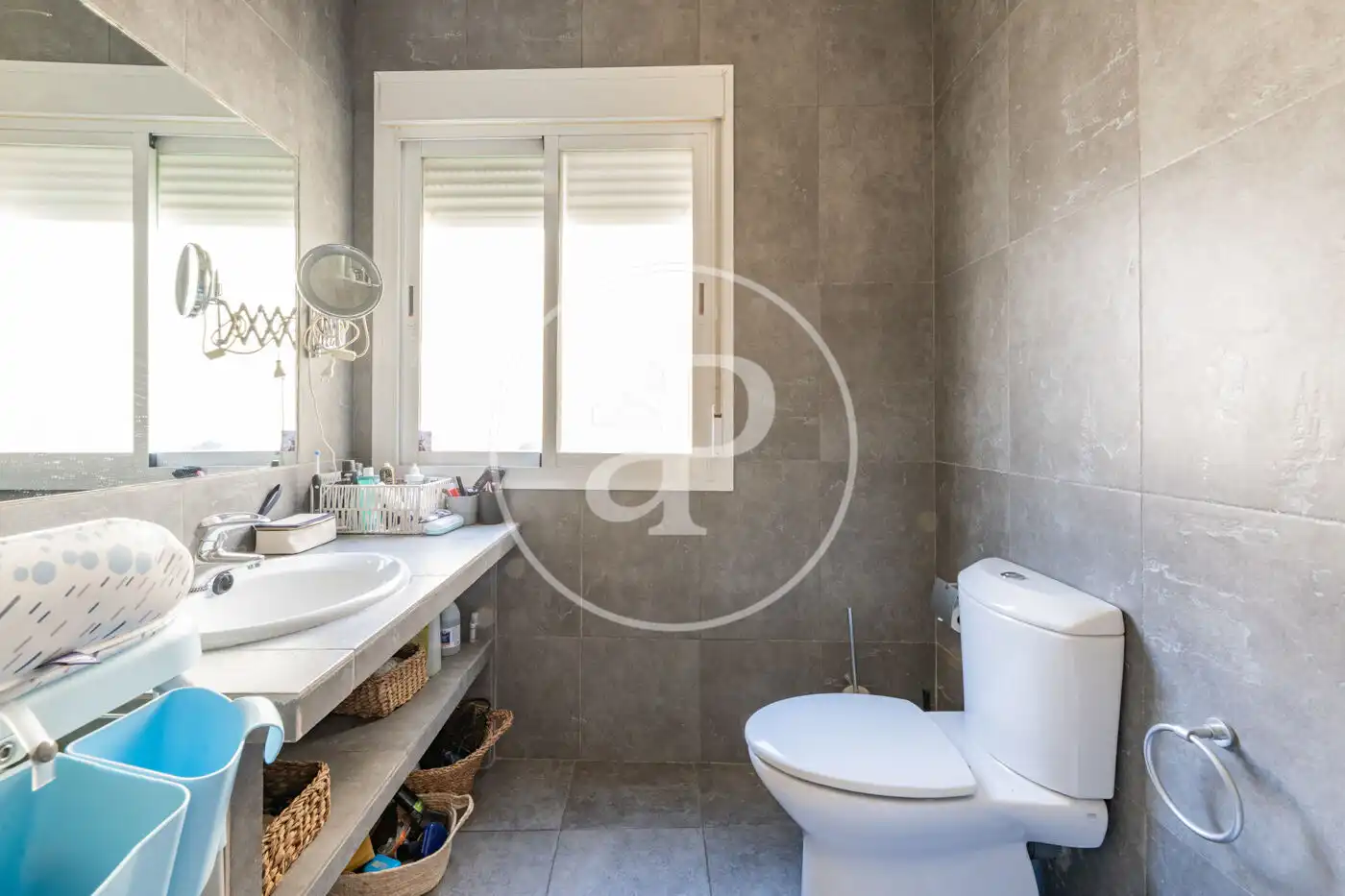 Badezimmer von Wohnung zur Miete in Madrid mit Klimaanlage, Heizung und Terrasse