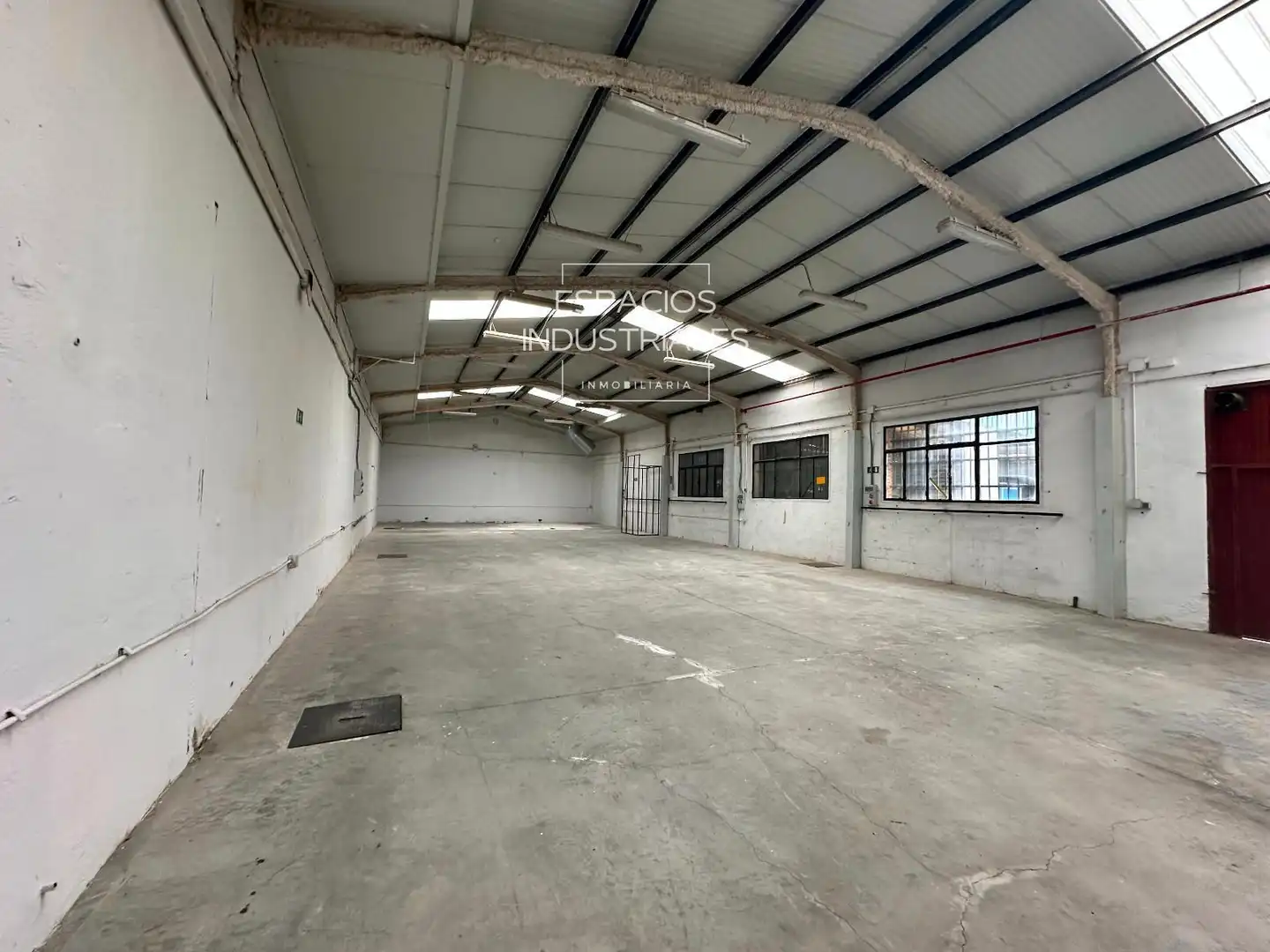 Fabrikhallen zur Miete in Oviedo, Zona Industrial