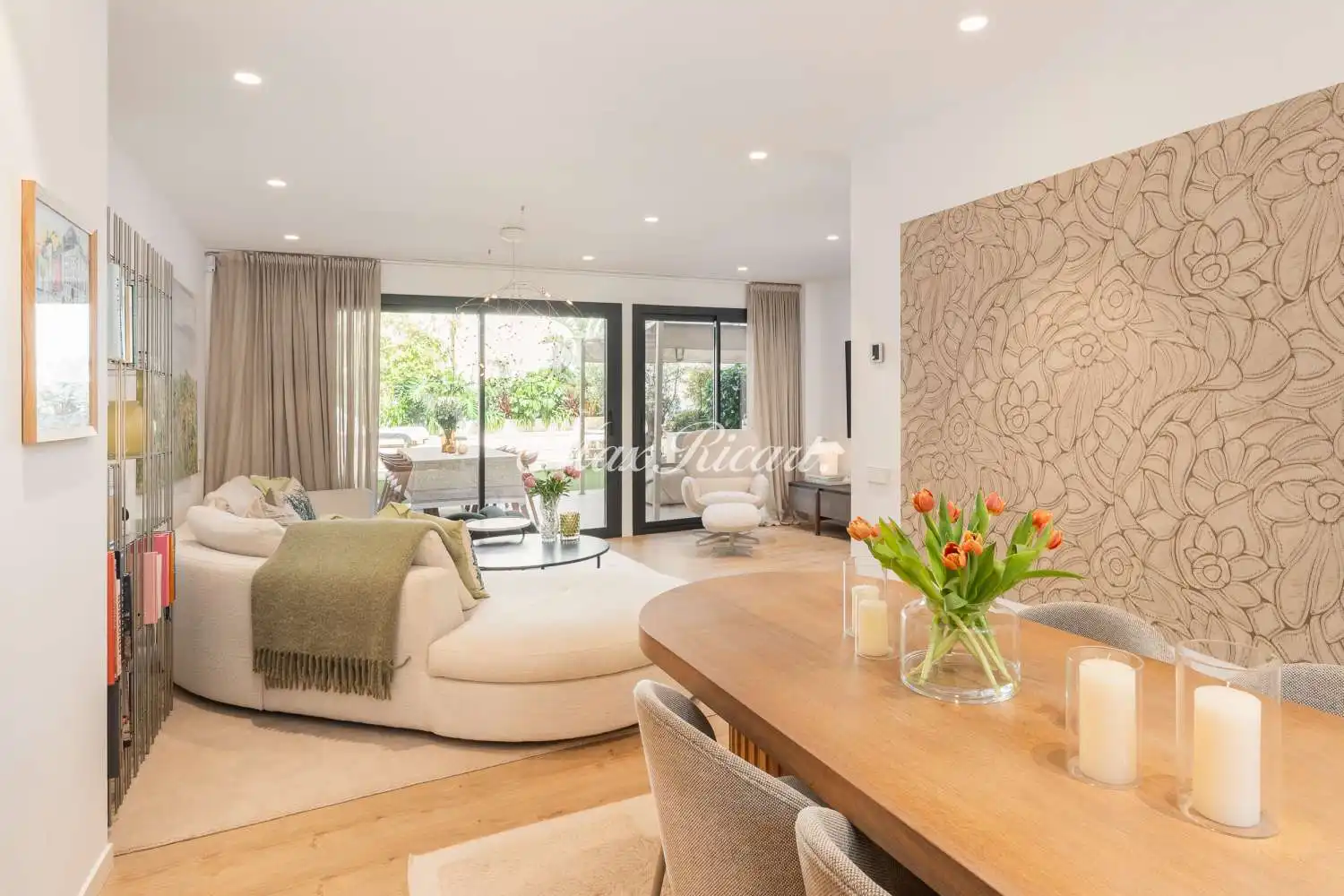 Living room of Flat for sale in Barcelona  with Air Conditioner, Terrace and Swimming Pool