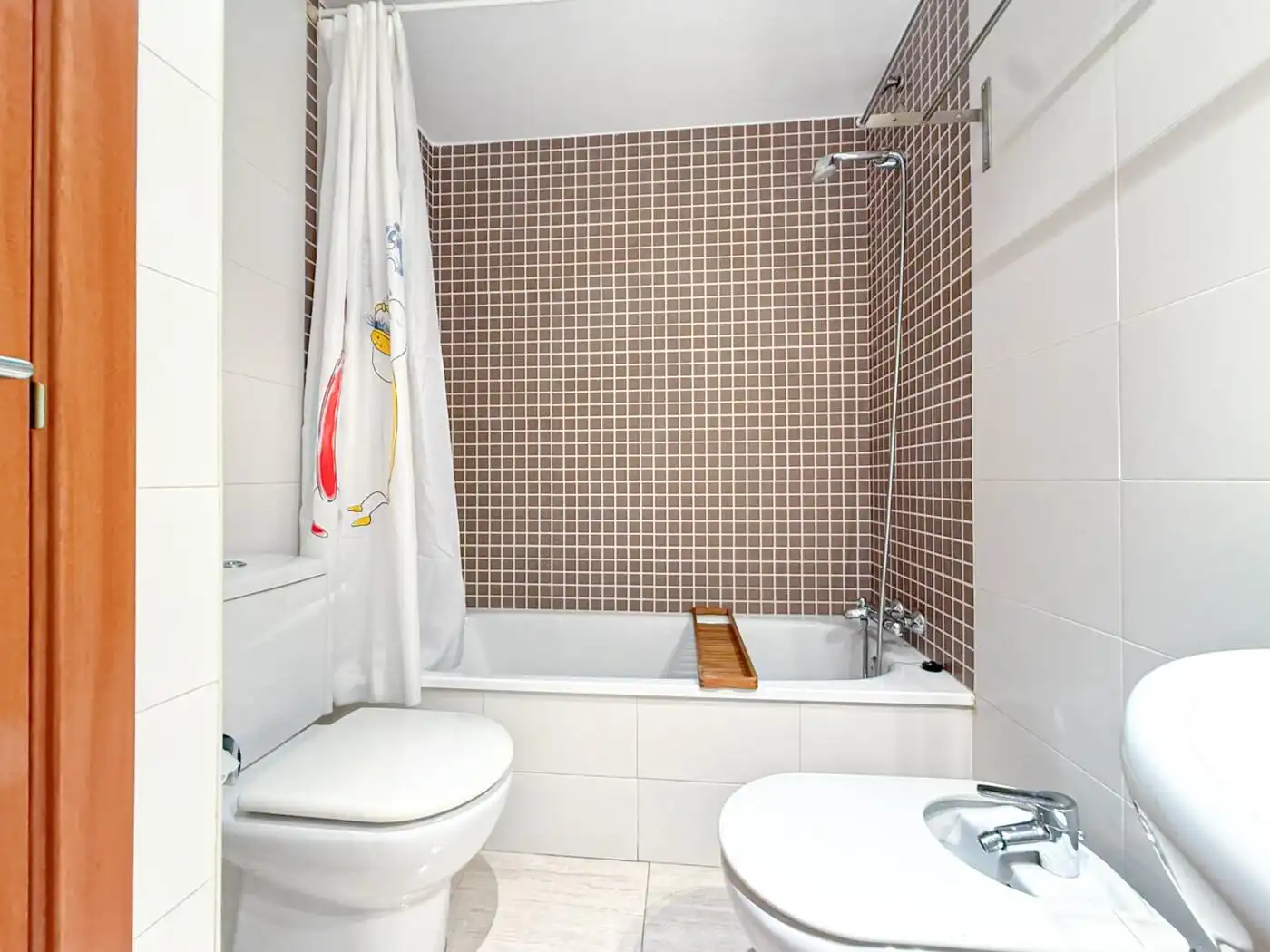 Bathroom of Flat for sale in Creu de la Mà