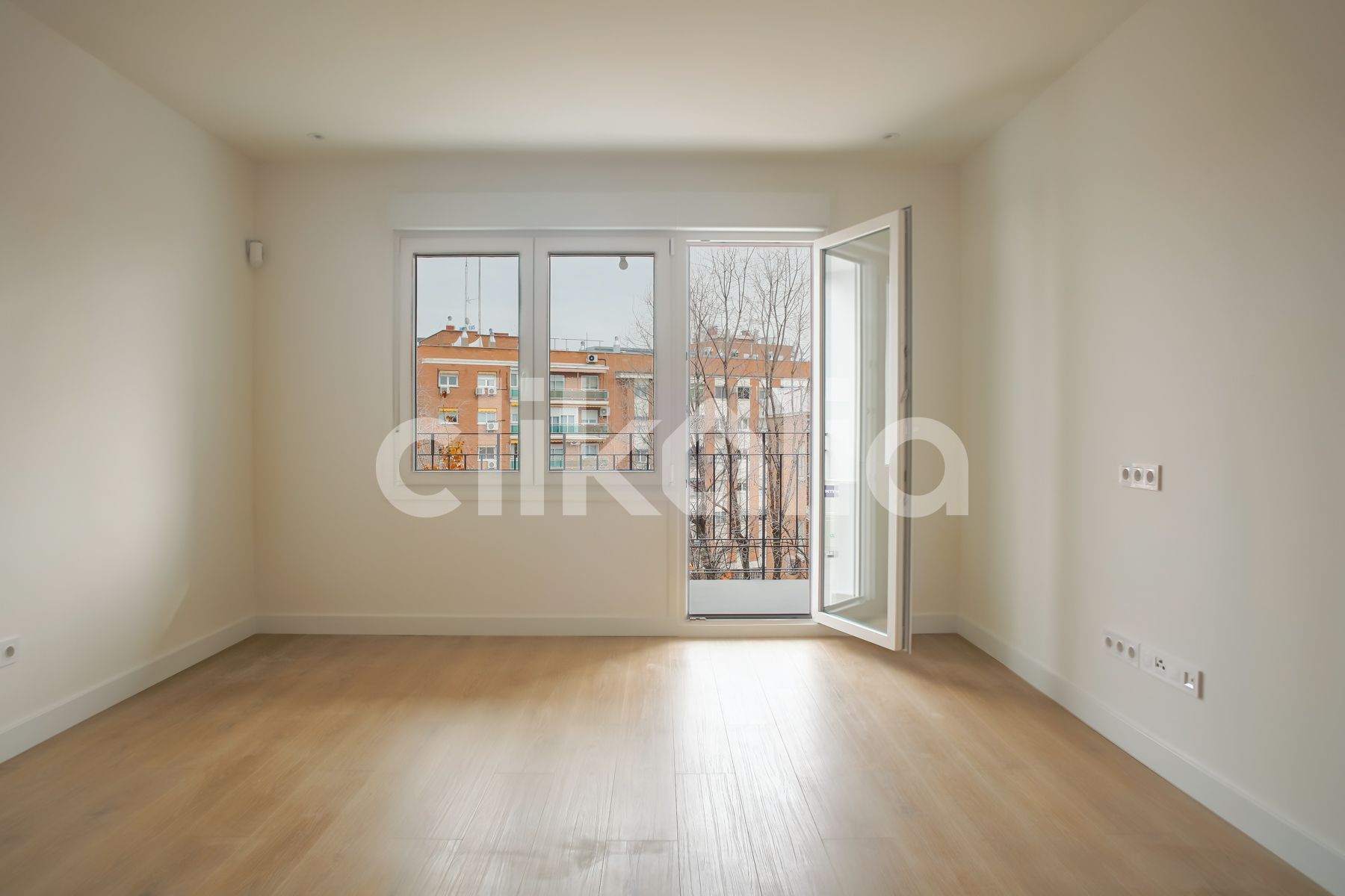 Dormitori de Pis en venda en  Madrid Capital amb Aire condicionat, Calefacció i Terrassa