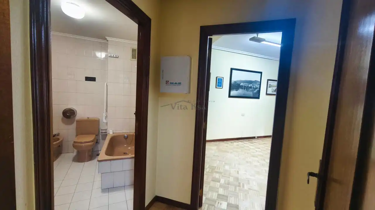 Baño de Piso en venta en Ourense Capital  con Calefacción, Parquet y Trastero