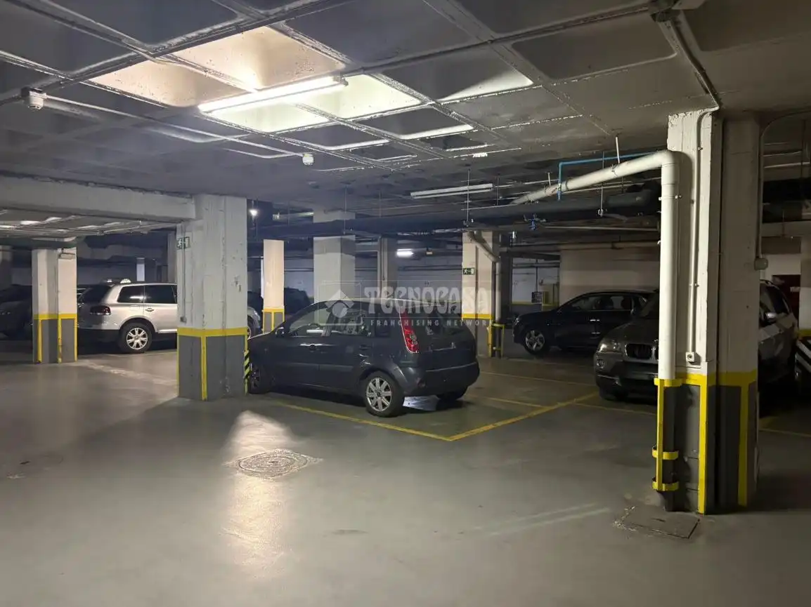 Parkplatz von Garage zum Verkauf in Madrid