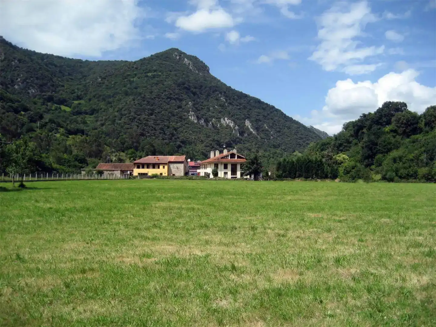 Finca rústica en venda en Santo Adriano amb Moblat
