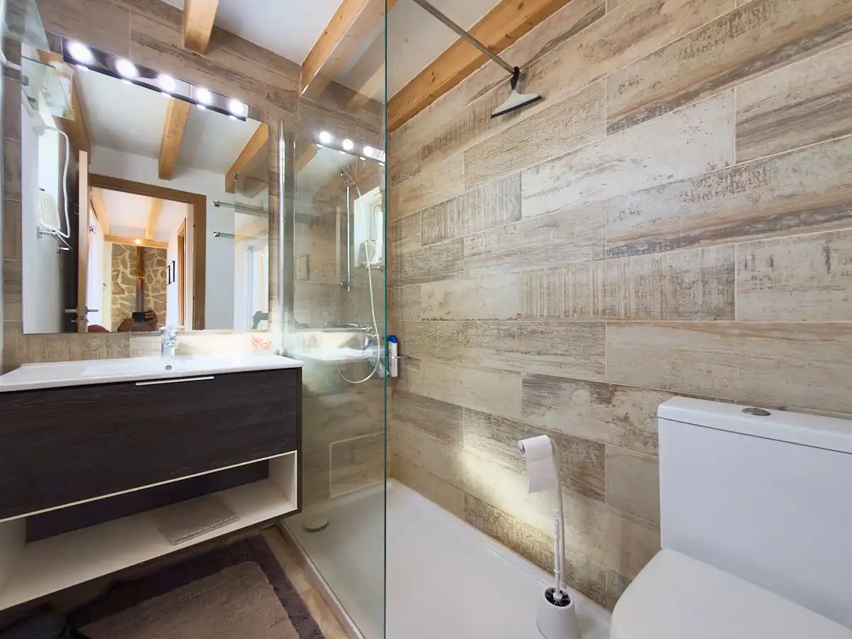 Badezimmer von Country house zum Verkauf in Aspe mit Klimaanlage, Heizung und Privatgarten