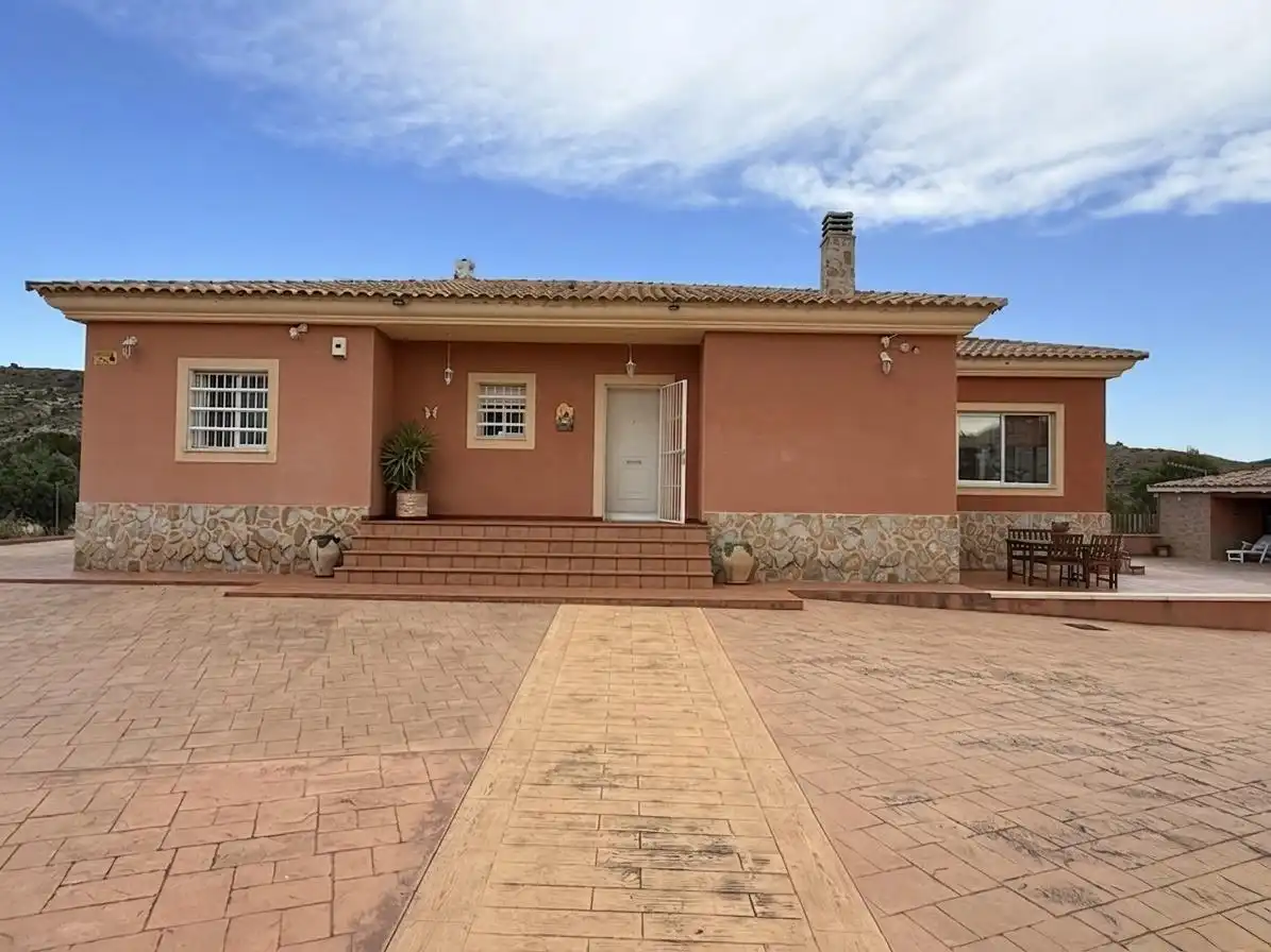 Vista exterior de Casa o xalet en venda en Aigües amb Calefacció i Terrassa
