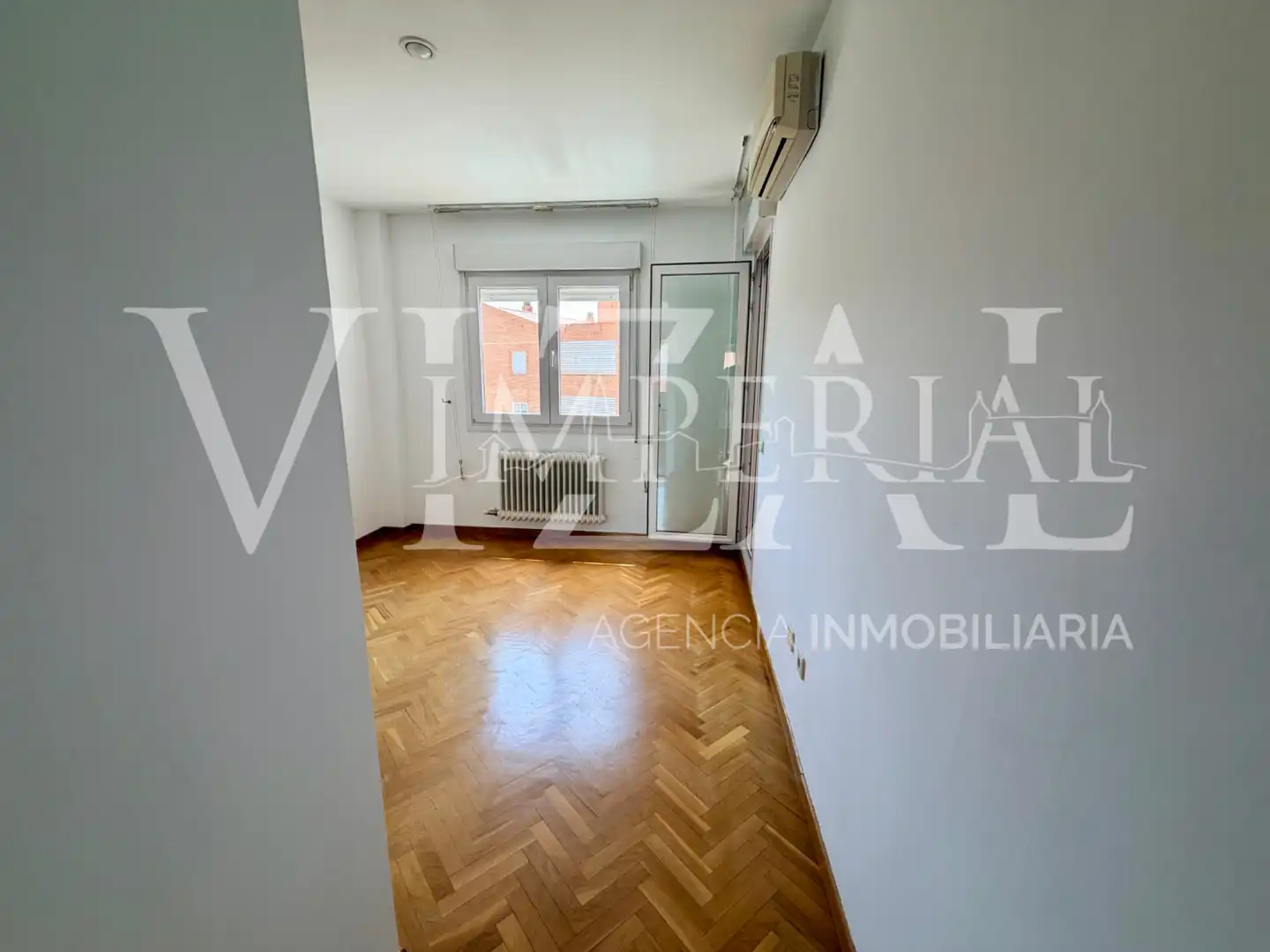 Dormitori de Casa adosada en venda en Toledo amb Aire condicionat, Parquet i Terrassa