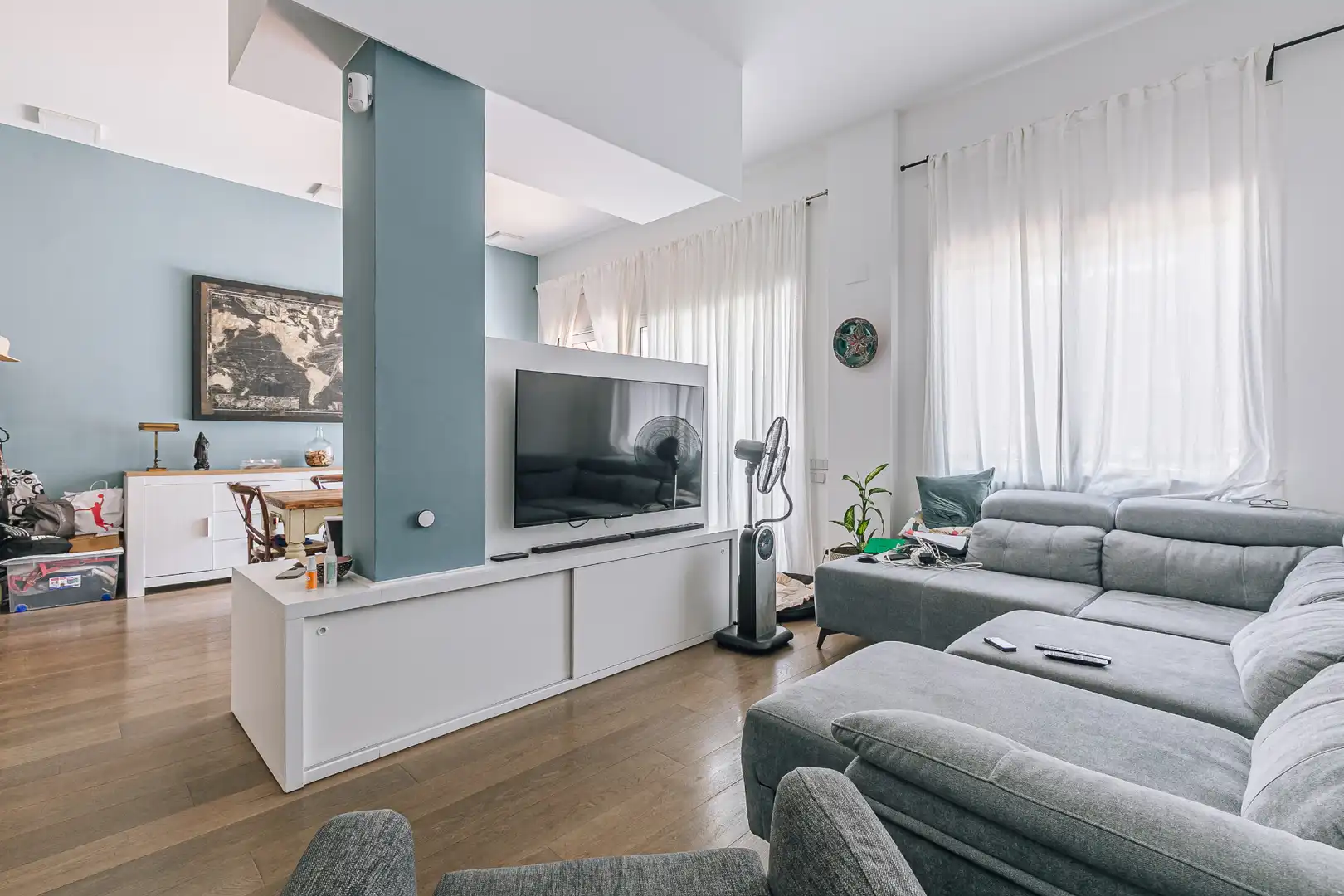 Sala de estar de Dúplex en venta en Sant Feliu de Llobregat con Aire acondicionado, Terraza y Piscina comunitaria