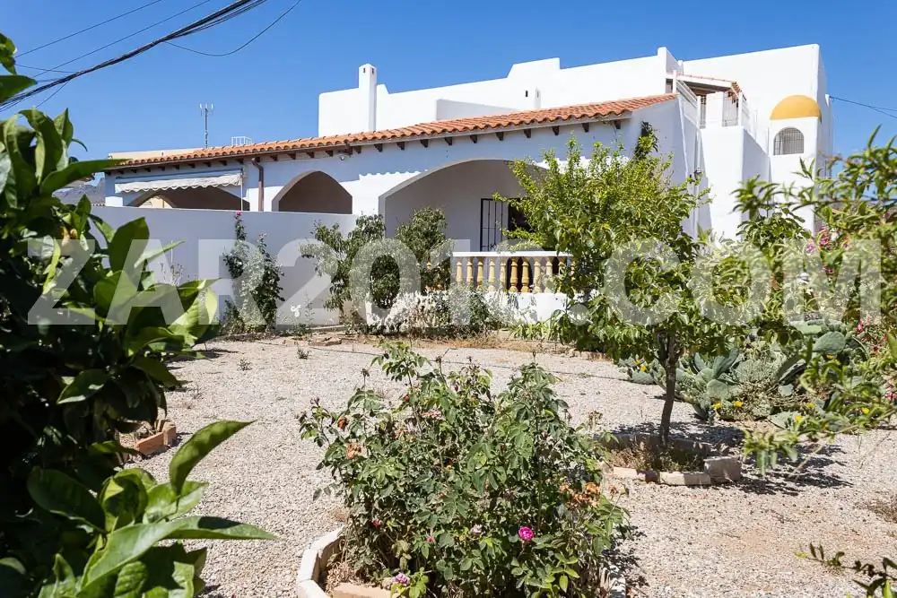 Chalet con jardín en venta en Calle Tomillo, imagen 2