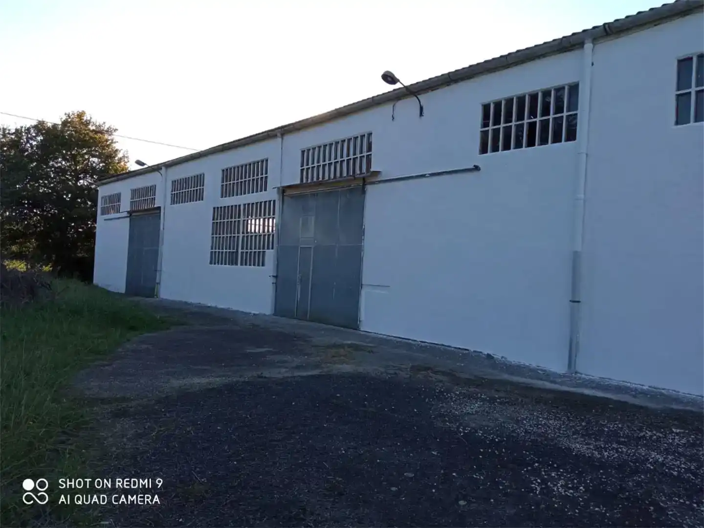 Vista exterior de Nau industrial en venda en Padrón