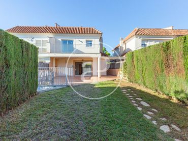 Adosado con balcón en venta en Casas Verdes