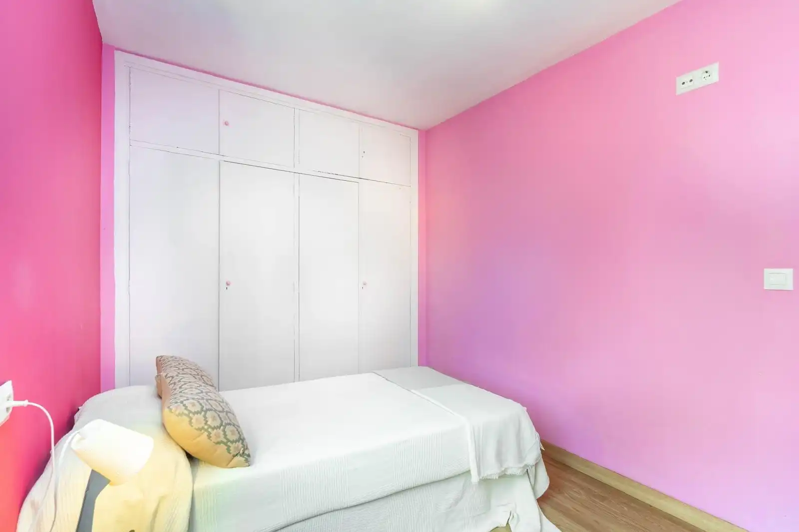 Dormitori de Apartament en venda en Oviedo  amb Calefacció i Moblat