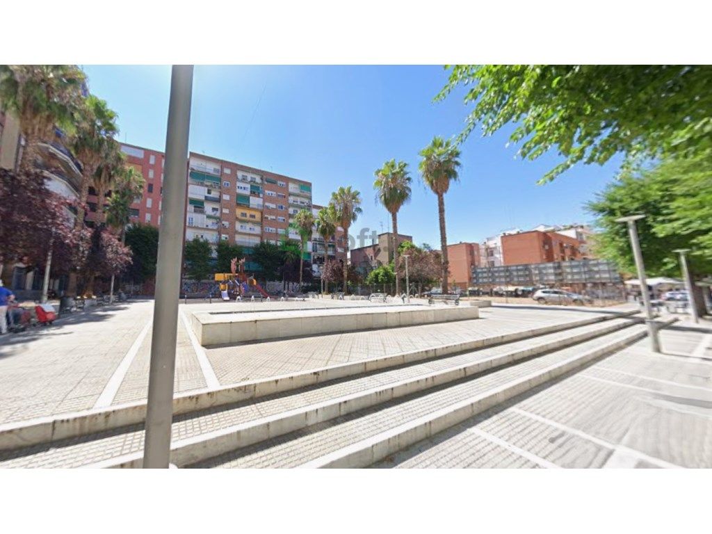 Vista exterior de Local en venda en Badajoz Capital