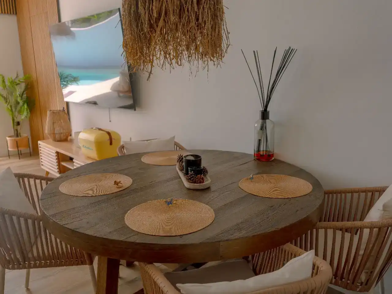 Menjador de Casa o xalet en venda en Conil de la Frontera amb Aire condicionat, Jardí privat i Terrassa