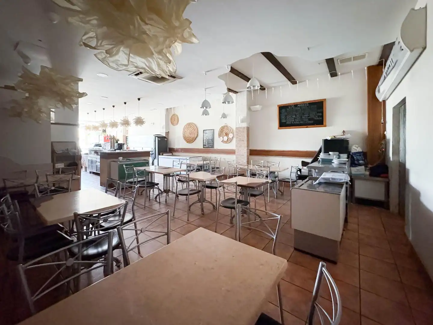 Commercial properties for sale in La Pobla de Vallbona  with Air Conditioner and Furnished